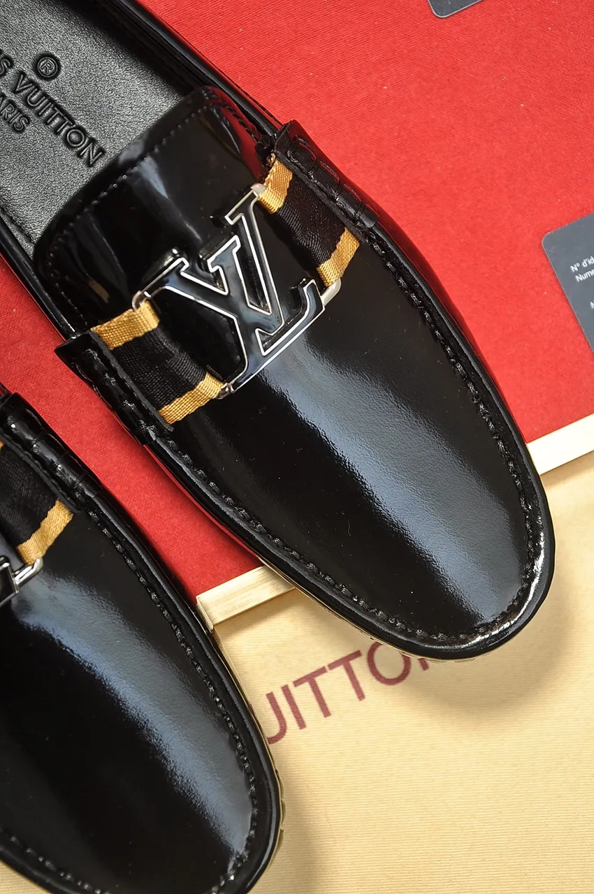 Men's men's shoes 💰420💶 [LV Doudou shoes] (water-dyed cowhide lining) new model is on the market, available on the official website. The new Doudou shoes are processed into single-color materials, and the uppers are made of imported horsehide leather. The body of the shoe is fully hemmed with mark thread, and is lined with imported original cowhide leather. The elegant shoe shape is super suitable for all-matching, and the size is 38-44.